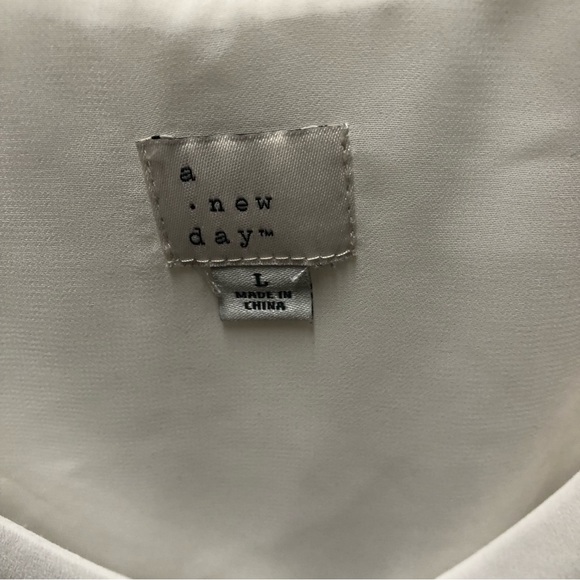 Adjustable Strap White Tank Top - Picture 3 of 3